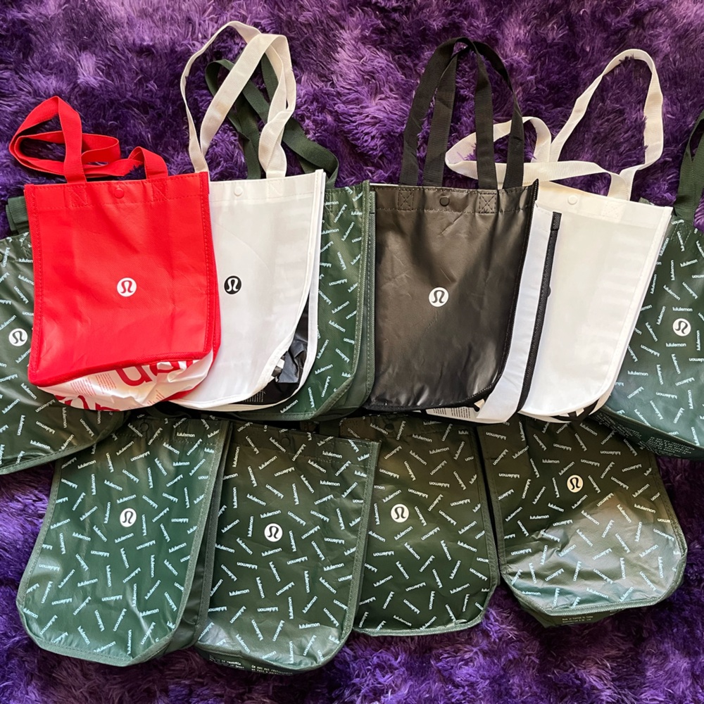 READ FREE Lululemon shopping tote bag with a purchase of two or more items